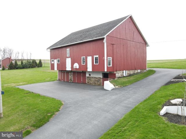 2575 VALLEY RD, Manheim, PA 17545