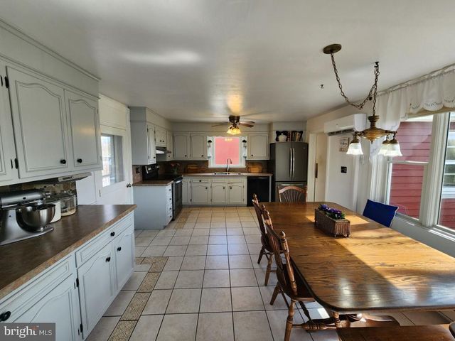2575 VALLEY RD, Manheim, PA 17545