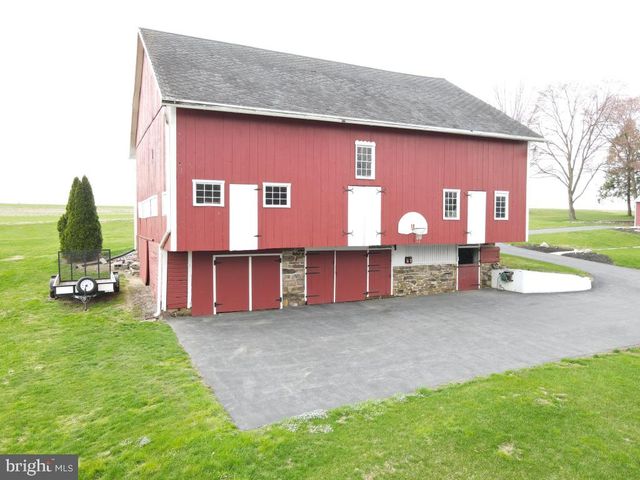 2575 VALLEY RD, Manheim, PA 17545