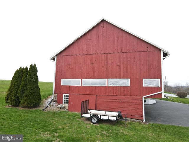 2575 VALLEY RD, Manheim, PA 17545