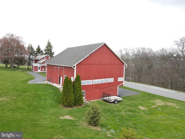 2575 VALLEY RD, Manheim, PA 17545