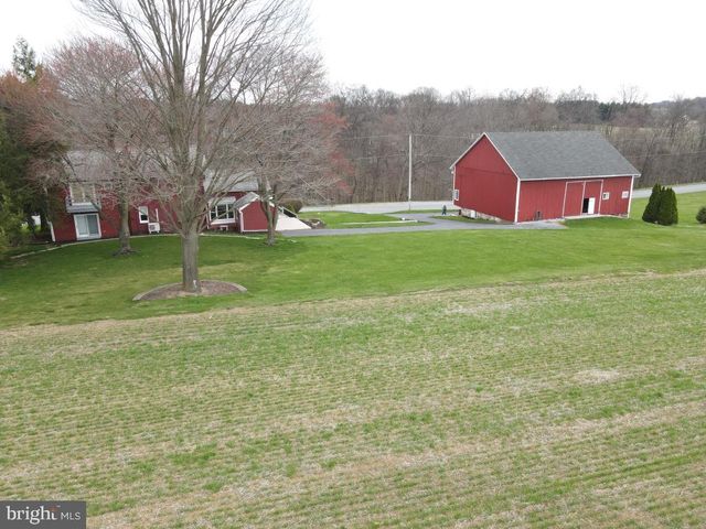 2575 VALLEY RD, Manheim, PA 17545