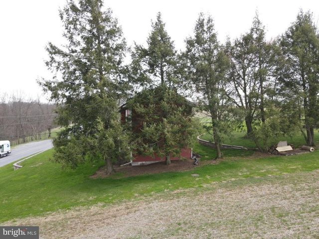 2575 VALLEY RD, Manheim, PA 17545