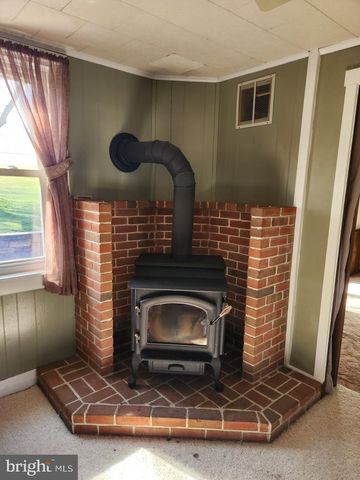2575 VALLEY RD, Manheim, PA 17545