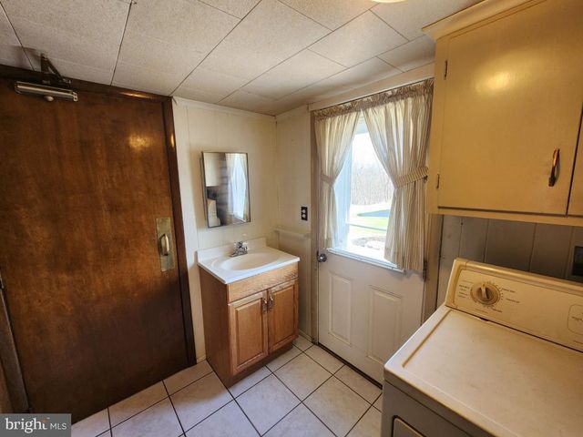 2575 VALLEY RD, Manheim, PA 17545