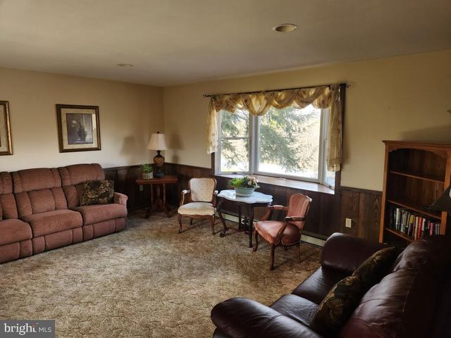 2575 VALLEY RD, Manheim, PA 17545