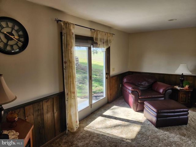 2575 VALLEY RD, Manheim, PA 17545