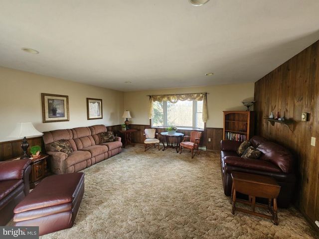 2575 VALLEY RD, Manheim, PA 17545