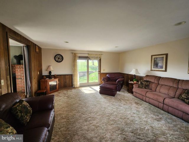 2575 VALLEY RD, Manheim, PA 17545