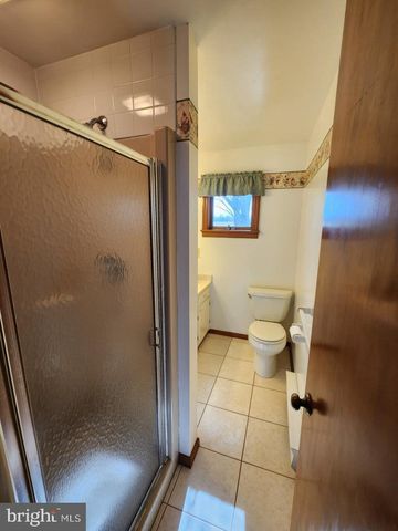 2575 VALLEY RD, Manheim, PA 17545