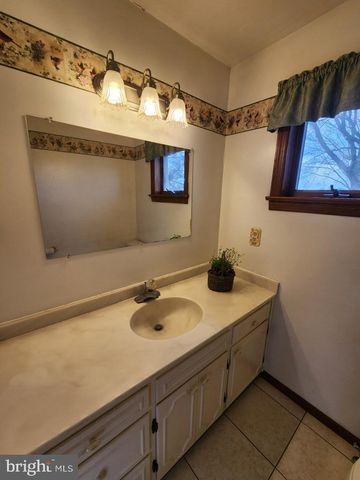 2575 VALLEY RD, Manheim, PA 17545