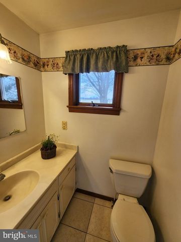 2575 VALLEY RD, Manheim, PA 17545
