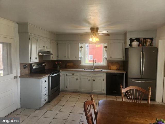 2575 VALLEY RD, Manheim, PA 17545
