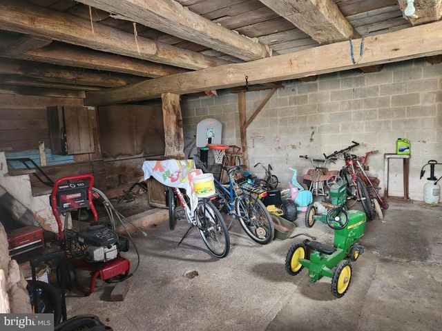 2575 VALLEY RD, Manheim, PA 17545