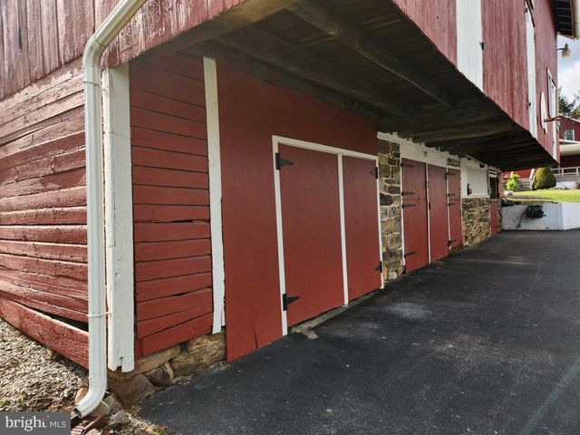 2575 VALLEY RD, Manheim, PA 17545