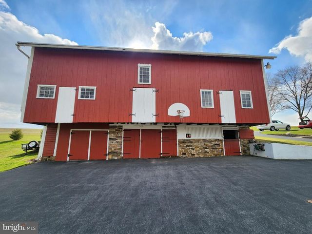 2575 VALLEY RD, Manheim, PA 17545