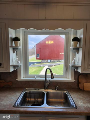 2575 VALLEY RD, Manheim, PA 17545