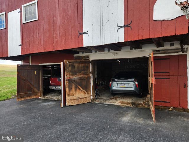2575 VALLEY RD, Manheim, PA 17545