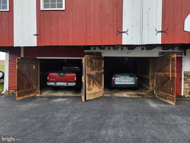 2575 VALLEY RD, Manheim, PA 17545