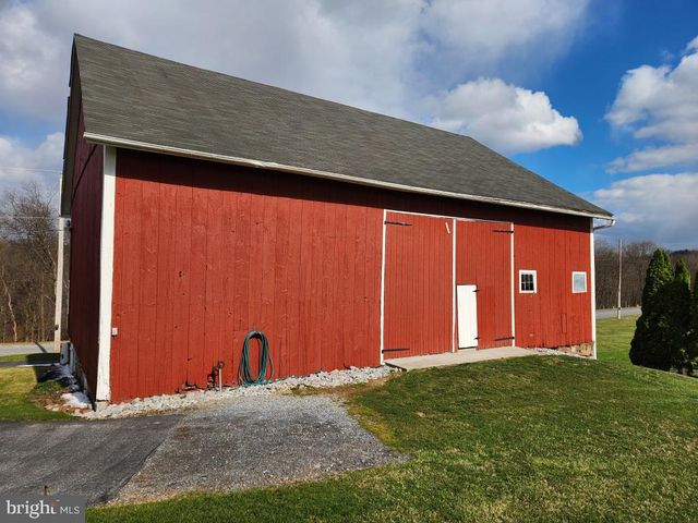 2575 VALLEY RD, Manheim, PA 17545