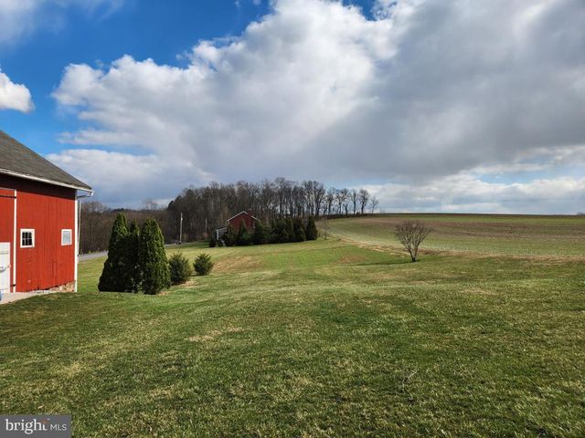 2575 VALLEY RD, Manheim, PA 17545