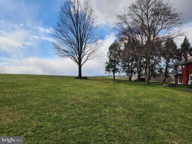 2575 VALLEY RD, Manheim, PA 17545