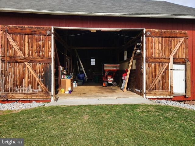 2575 VALLEY RD, Manheim, PA 17545