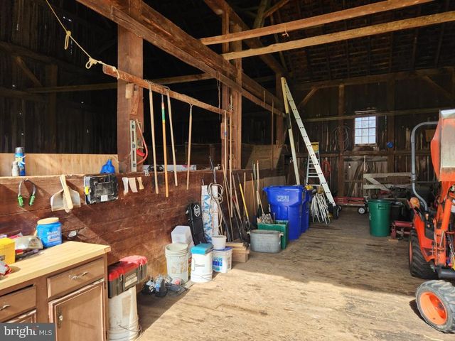 2575 VALLEY RD, Manheim, PA 17545