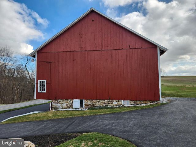 2575 VALLEY RD, Manheim, PA 17545