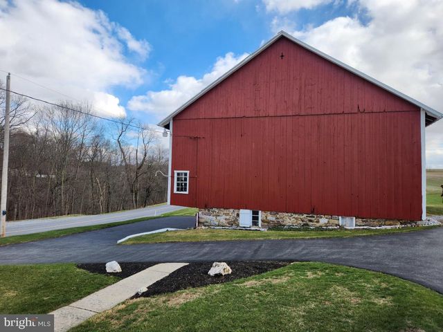 2575 VALLEY RD, Manheim, PA 17545