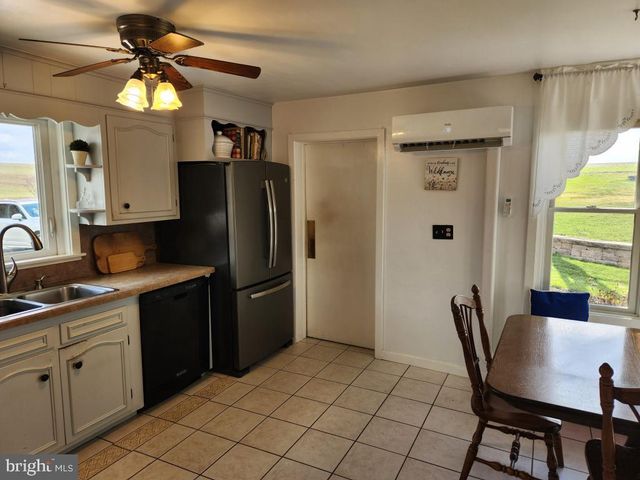 2575 VALLEY RD, Manheim, PA 17545