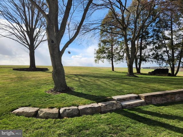 2575 VALLEY RD, Manheim, PA 17545
