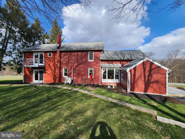 2575 VALLEY RD, Manheim, PA 17545