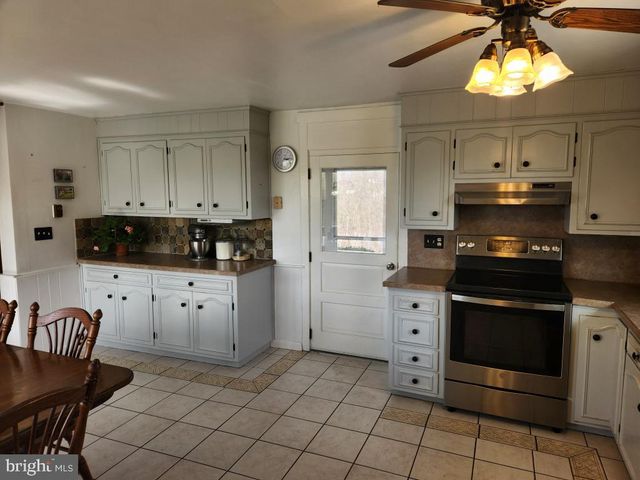 2575 VALLEY RD, Manheim, PA 17545