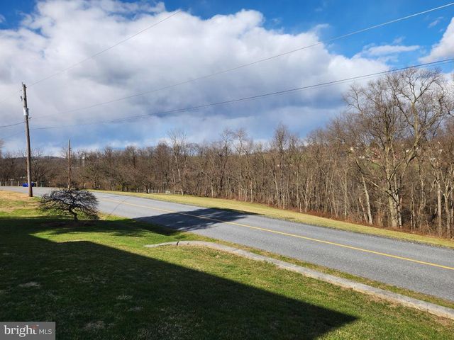 2575 VALLEY RD, Manheim, PA 17545