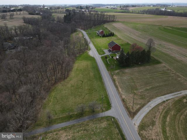 2575 VALLEY RD, Manheim, PA 17545