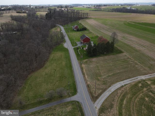 2575 VALLEY RD, Manheim, PA 17545