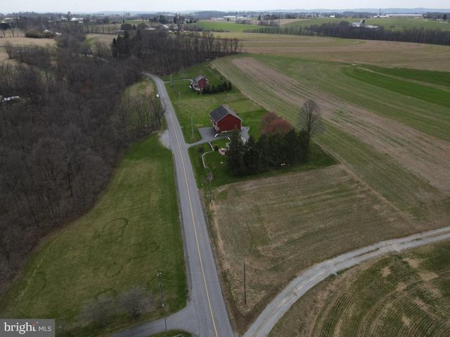 2575 VALLEY RD, Manheim, PA 17545