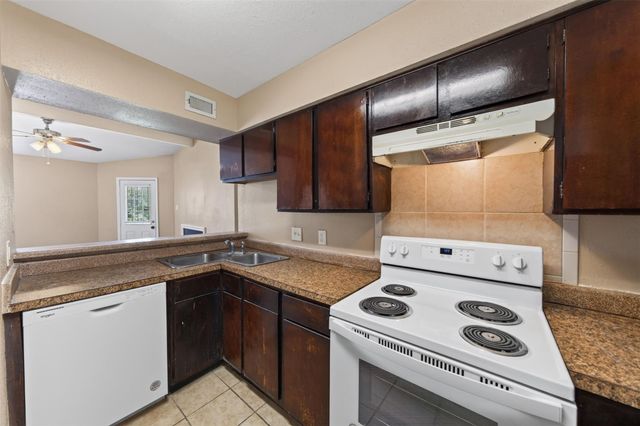 12500 Sandpiper Drive 122, Houston, TX 77035