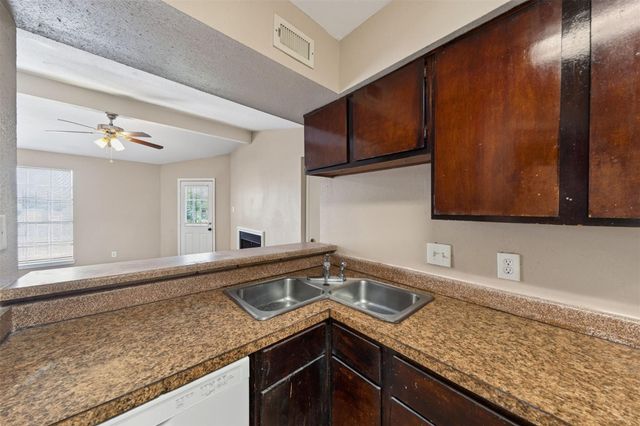 12500 Sandpiper Drive 122, Houston, TX 77035