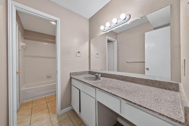 12500 Sandpiper Drive 122, Houston, TX 77035