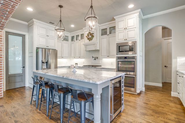 106 Treeline Court, Lipan, TX 76462