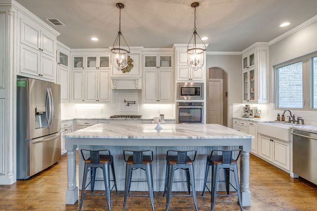 106 Treeline Court, Lipan, TX 76462