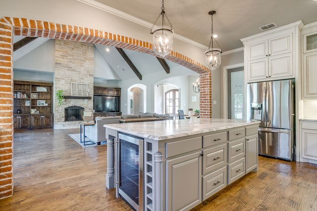 106 Treeline Court, Lipan, TX 76462