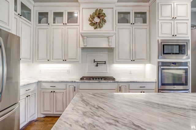 106 Treeline Court, Lipan, TX 76462
