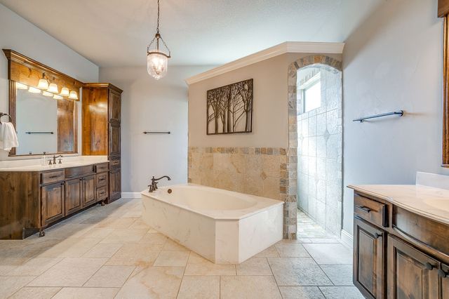 106 Treeline Court, Lipan, TX 76462
