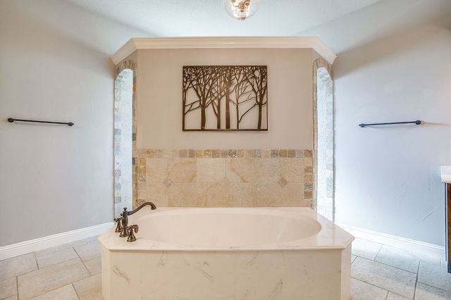 106 Treeline Court, Lipan, TX 76462