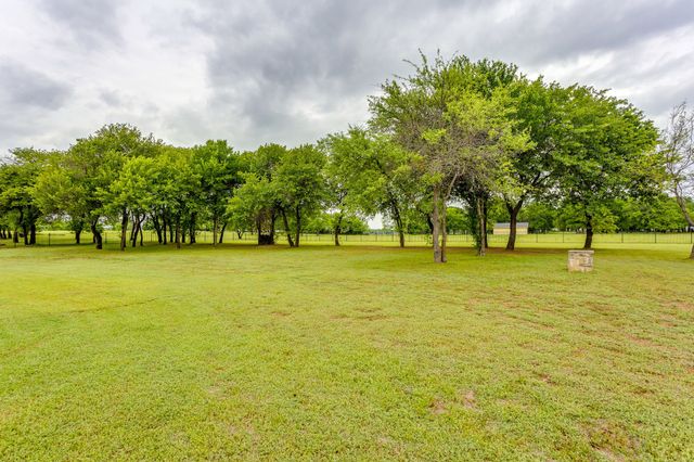 106 Treeline Court, Lipan, TX 76462