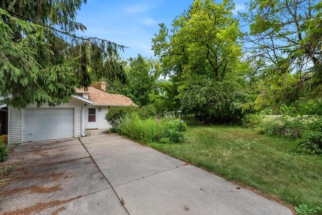500 W Riverview DRIVE, Glendale, WI 53209