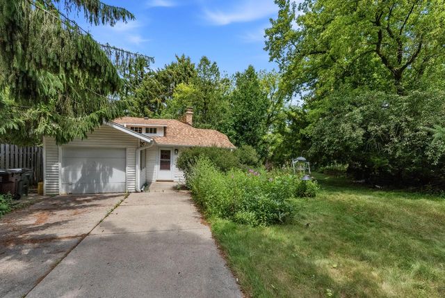 500 W Riverview DRIVE, Glendale, WI 53209